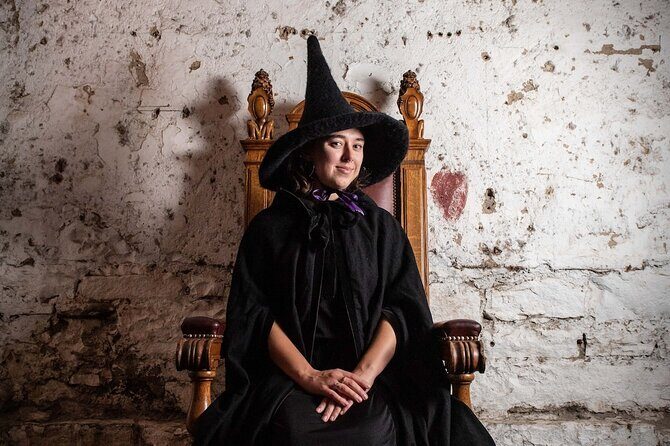 Edinburgh: Witches & Haunted History Walking Tour - Victoria Street: a quick turn from grim to familiar