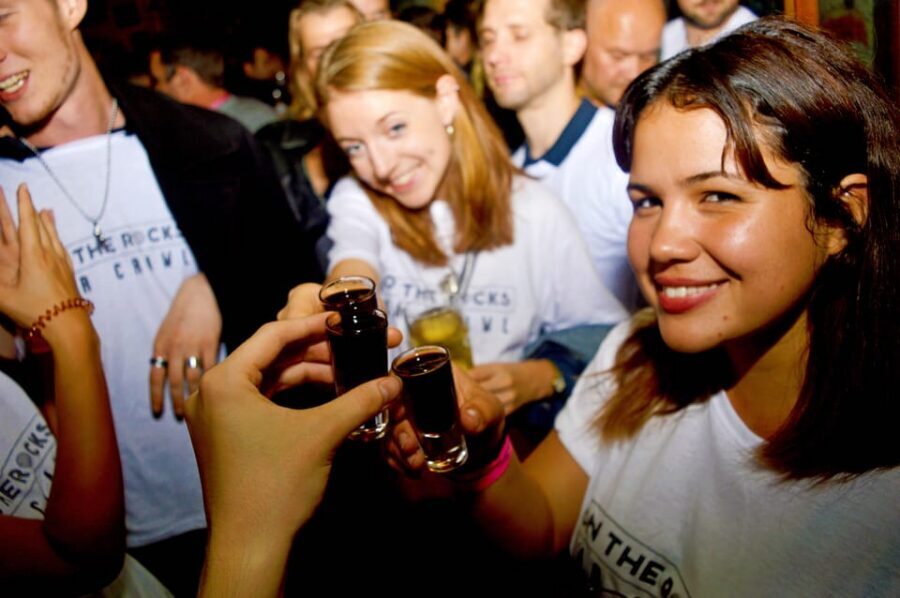 Edinburgh's Best Bar Crawl: Free Shots, Discounts, Photos - What This Edinburgh Bar Crawl Really Costs (and Why It Feels Like Value)