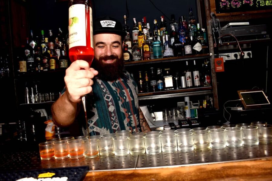 Edinburgh's Best Bar Crawl: Free Shots, Discounts, Photos - Free Shots, Discounted Drinks, and the Night’s Real Math
