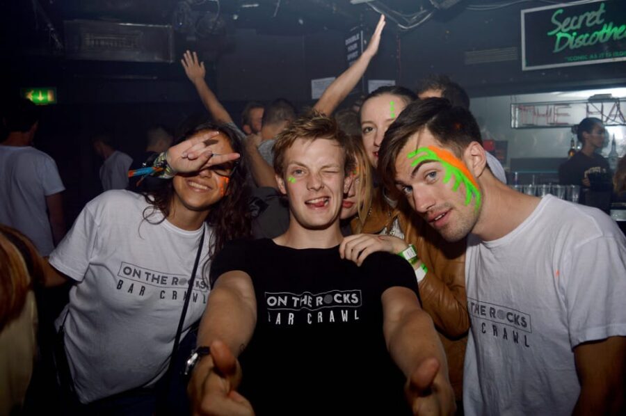 Edinburgh's Best Bar Crawl: Free Shots, Discounts, Photos - Starting at Pilgrim Bar: How the Night Gets Moving