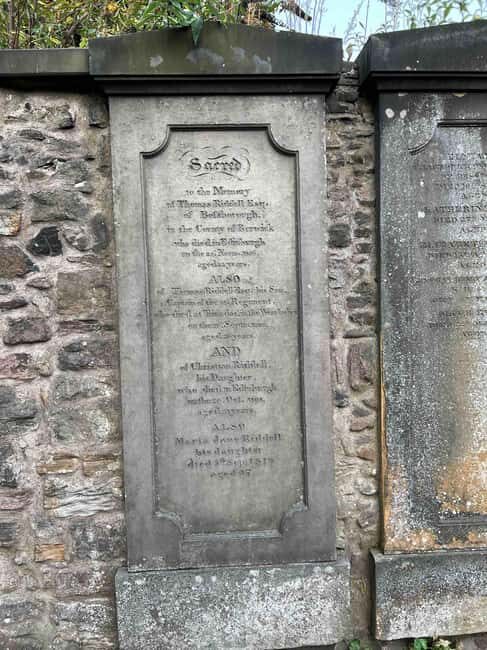 Edinburgh's Dark and Hidden History Walking Tour ☠️ - Why Greyfriars Graveyard hits first: tone, mood, and instant stories