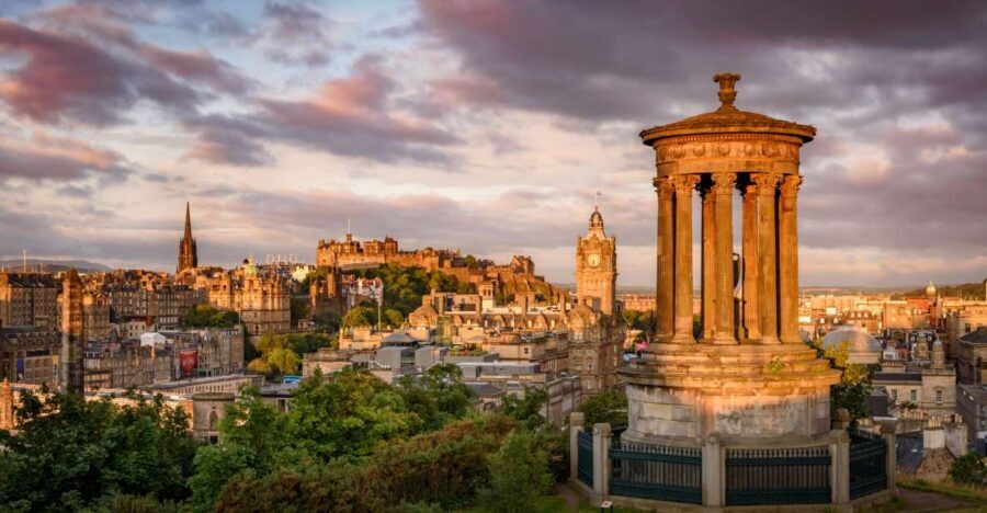 Edinburgh's Hidden Treasures Black Taxi Tour - Riding in a London black taxi for 4 hours of Edinburgh orientation