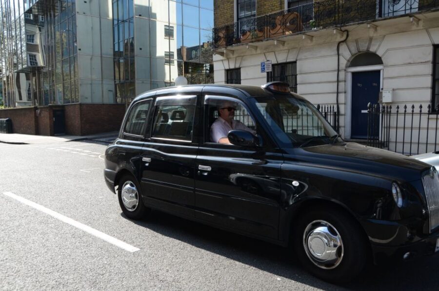 Edinburgh's Hidden Treasures Black Taxi Tour - How guides like Danny, Richie, and Kevin shape your day
