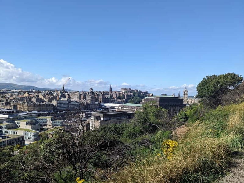 Edinburgh's must-see attractions: walking tour in French - Scott Monument and the Royal Mile: Power, Faith, and City Planning in Plain Language