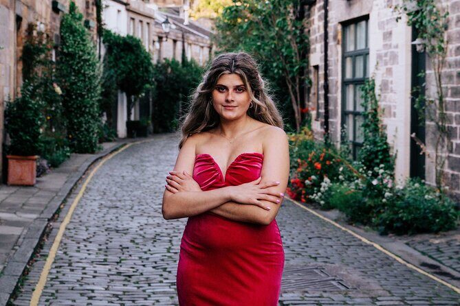 Elegant Professional Private Photoshoot Tour in Edinburgh - What Lewis brings to the shoot: calm direction and real emotion
