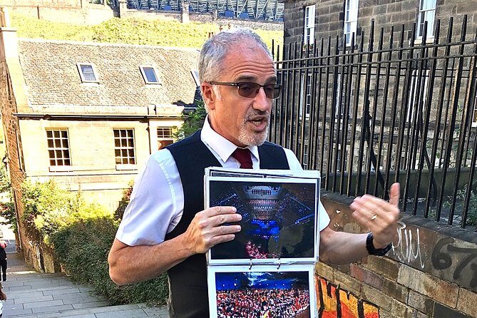 Essential Walking Tour of Edinburgh's Old Town - Grassmarket’s Photo Stop: Small Moment, Big Clue