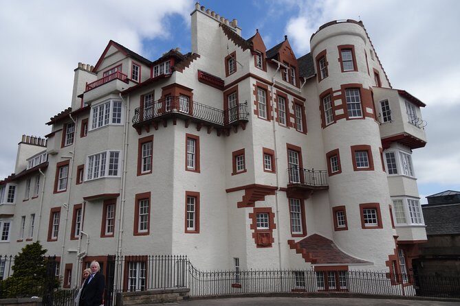 Essential Walking Tour of Edinburgh's Old Town - Edinburgh Castle Without Entering: Context You Can Use Later