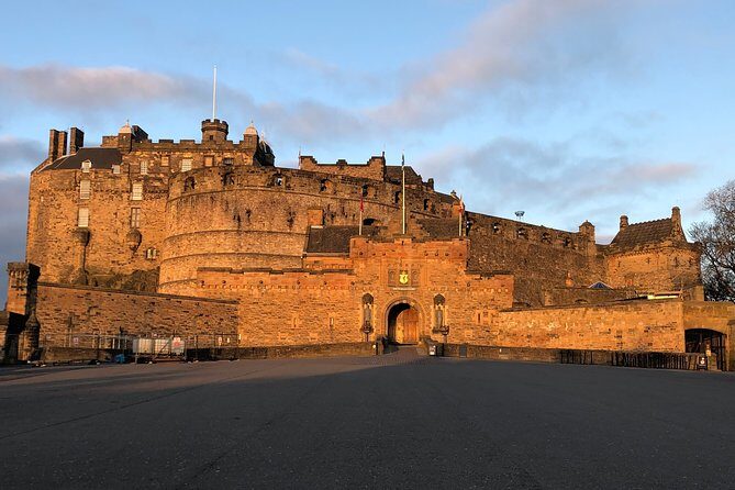 Essential Walking Tour of Edinburgh's Old Town - Start at Grassmarket: The Best Place to Get Your Bearings