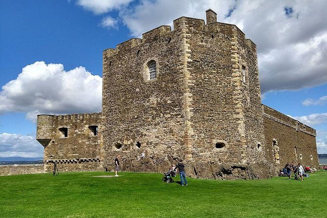 Five Outlander locations , Outlander film locations tour - Stop 1: Midhope Castle and Jamie’s Lallybroch (About 40 Minutes)
