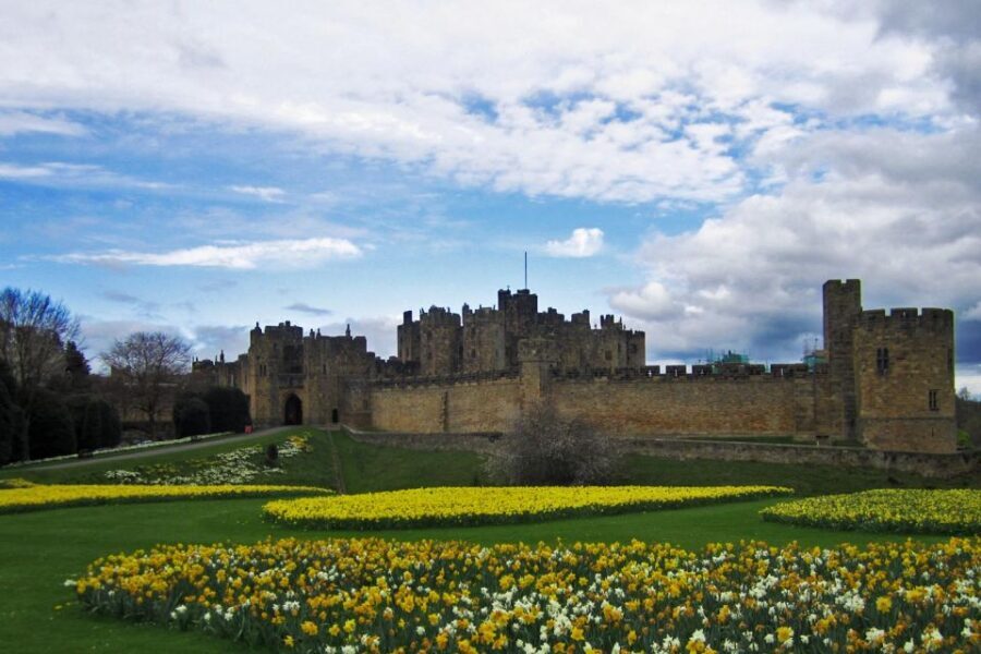 From Edinburg: Viking Coast & Alnwick Castle Day Tour - Alnwick Castle: Hogwarts, Downton Abbey, and a proper castle-world feeling