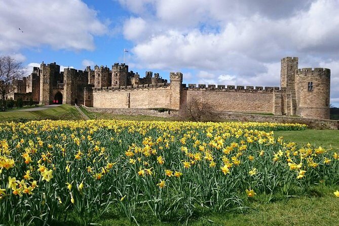 From Edinburgh: 1-day Outlander Tour - attractions included - How this Edinburgh day trip turns into two countries in one