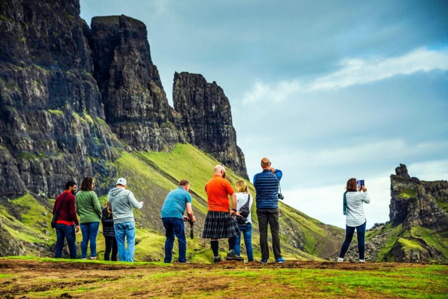 From Edinburgh: 3-Day Isle of Skye and The Highlands Tour - Glenfinnan Viaduct and the Commando Memorial: awe plus context