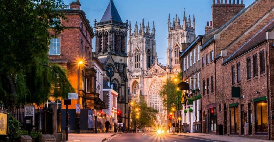 From Edinburgh: 5 Day Best of Northern England Tour - York at Your Pace: Moors, Whitby, and Robin Hood’s Bay