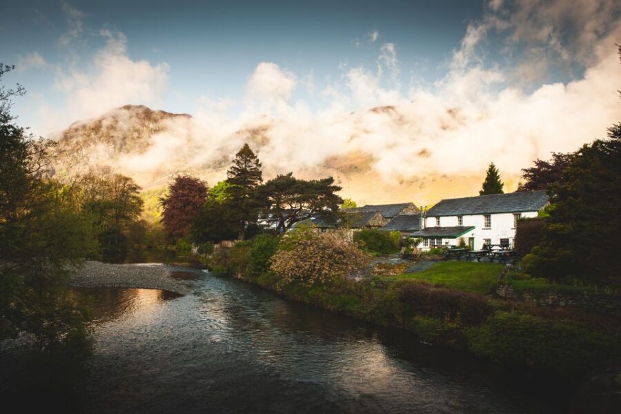 From Edinburgh: 5 Day Best of Northern England Tour - Smart Tips: Steep Bay Walks, B&B Stairs, and Making the Most of Free Time