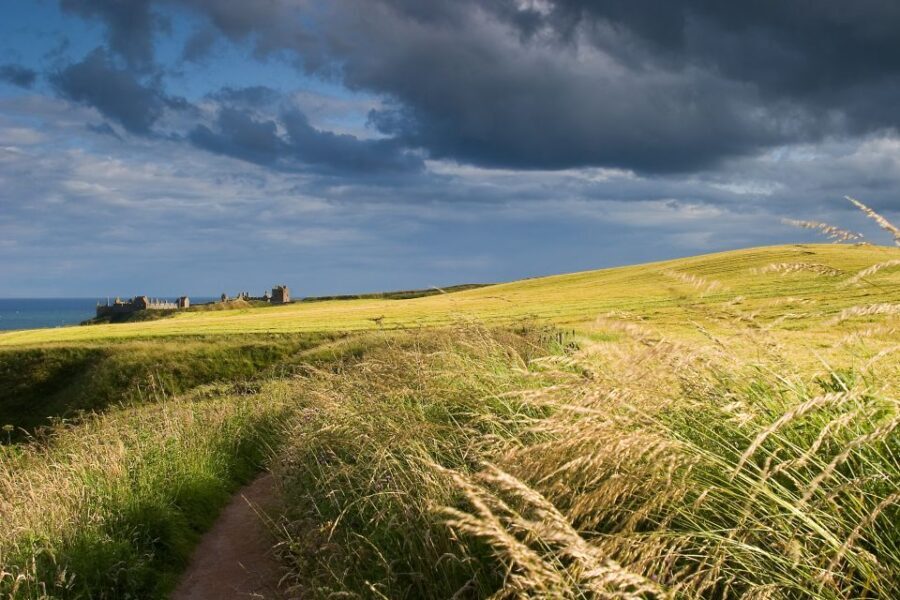 From Edinburgh: Glamis and Dunnottar Castles Tour in Italian - Where this tour fits best (and what it gets you)