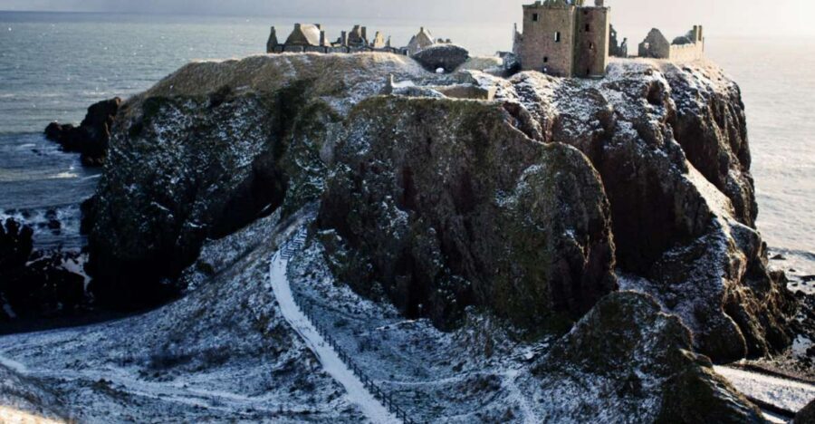 From Edinburgh: Glamis and Dunnottar Castles Tour in Italian - Meet point, timing, and the flow of the day
