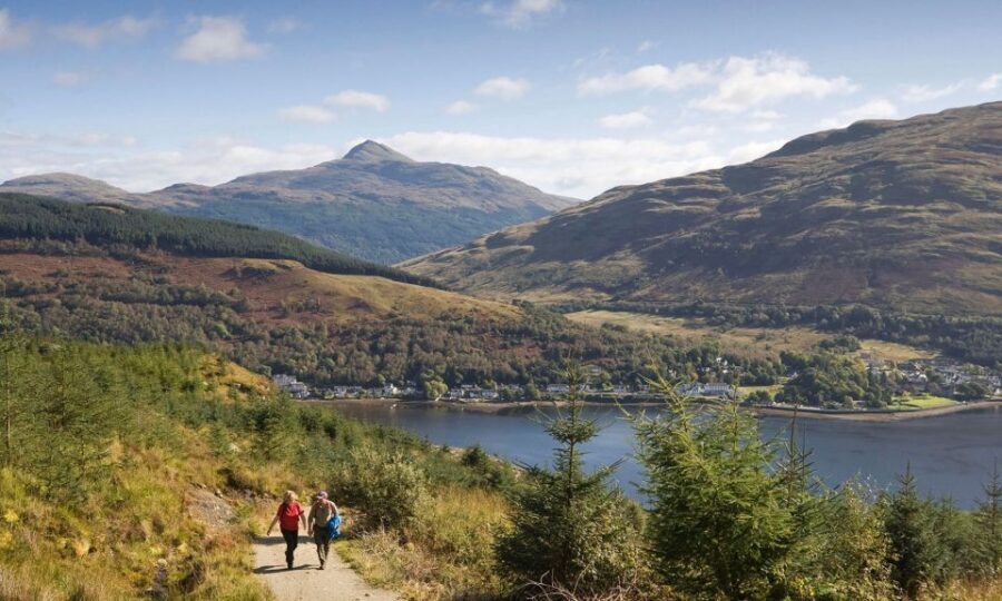 From Edinburgh: Glasgow & Scottish lakes Spanish Tour - Loch Lomond: lunch, walking, and a famous song