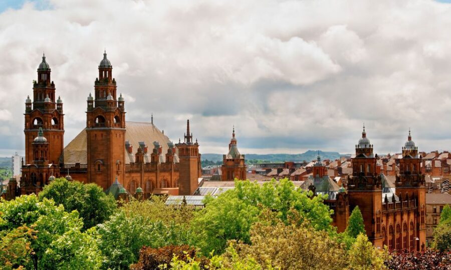From Edinburgh: Glasgow & Scottish lakes Spanish Tour - Transport and on-the-day comfort (minivan vs coach)