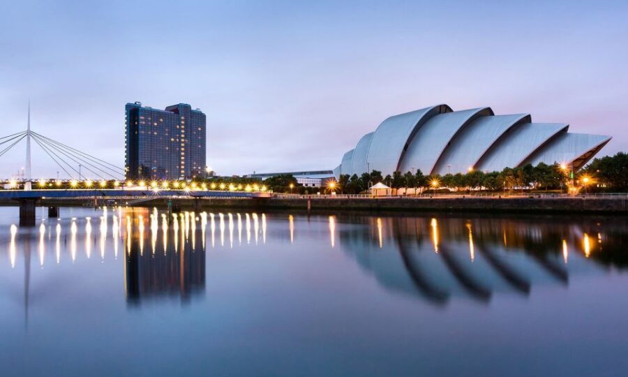 From Edinburgh: Glasgow & Scottish lakes Spanish Tour - The Kelpies: myth, art, and big Scottish scale