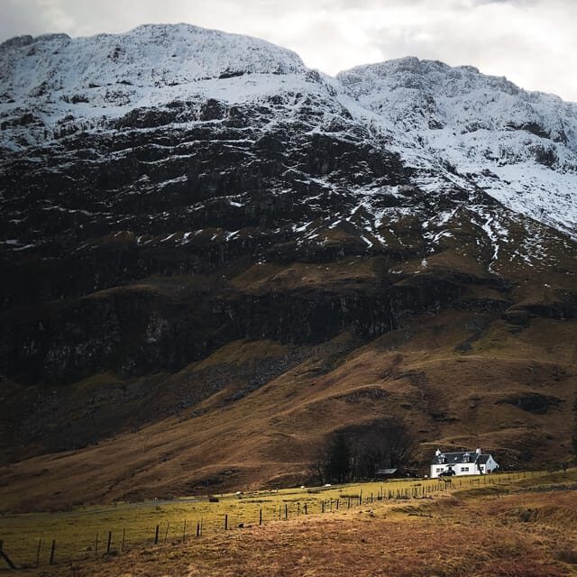 From Edinburgh: Glenfinnan Viaduct and Glencoe Day Trip - Glenfinnan: more than a movie stop