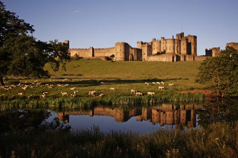 From Edinburgh: Holy Island, Alnwick Castle & Northumbria - Alnwick market town: the practical break that sets you up for the castle
