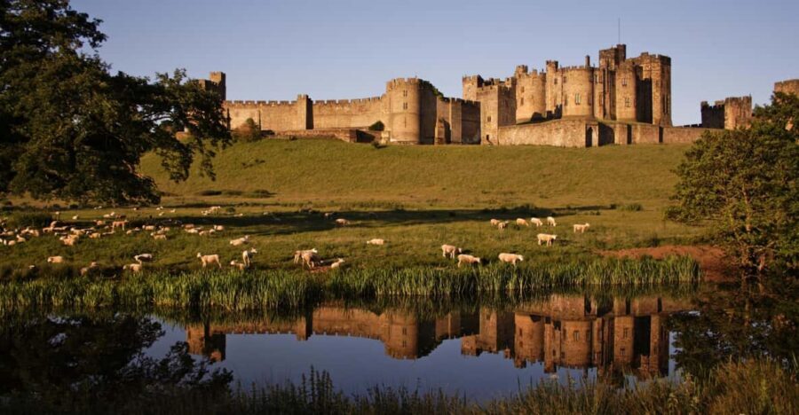 From Edinburgh: Holy Island, Alnwick Castle & Northumbria - Alnwick Castle: the Percy legacy and film-famous halls