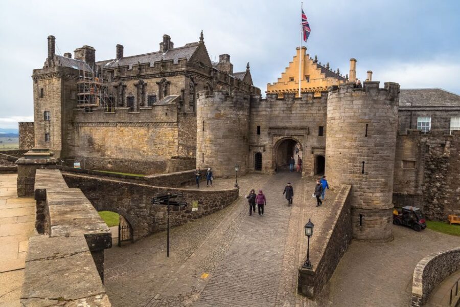 From Edinburgh: Loch Lomond, Stirling Castle & The Kelpies - From Edinburgh to the Kelpies: the first stop hits hard