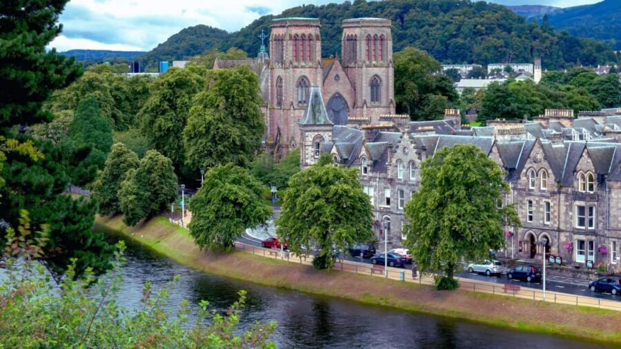 From Edinburgh: Loch Ness and Highlands Tour in Spanish - Price and value: what you pay $82 for, and what you’ll spend anyway