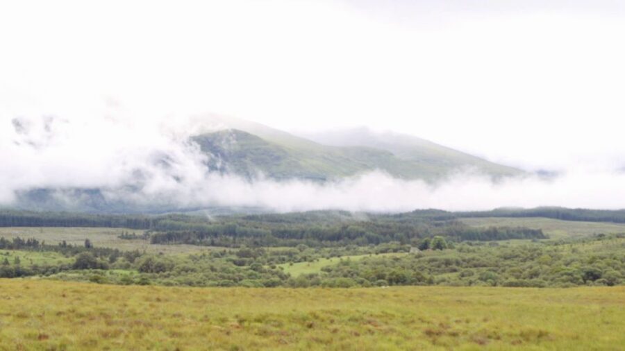 From Edinburgh: Loch Ness and Highlands Tour in Spanish - The Royal Mile meet-up and the Stirling Castle moment