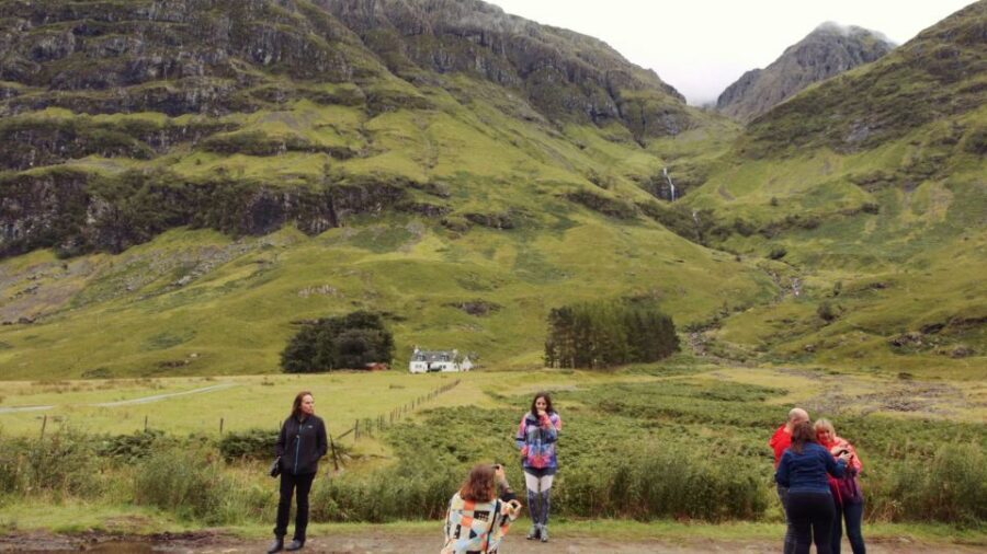 From Edinburgh: Loch Ness and Highlands Tour in Spanish - Kilmahog break time: breakfast opportunity and a breather