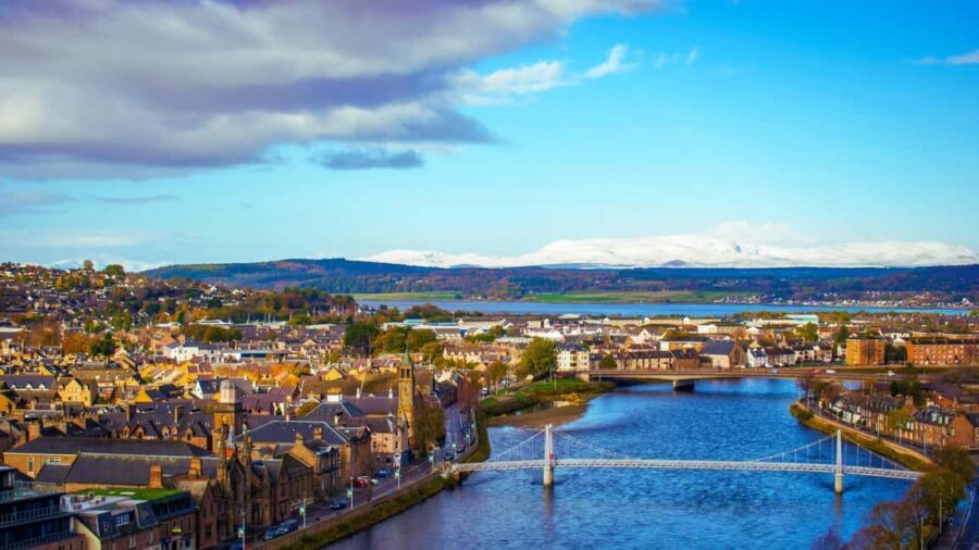 From Edinburgh: Loch Ness and Highlands Tour in Spanish - Glencoe photo stop: quick views with real mood