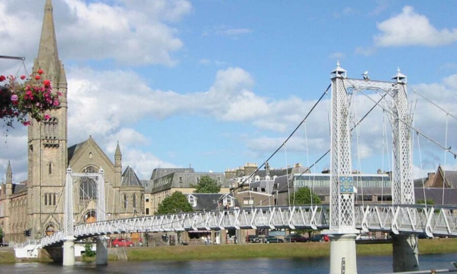 From Edinburgh: Loch Ness & Inverness Tour in Spanish - Inverness Free Time: Lunch, Sightseeing, and a Real Chance to Breathe