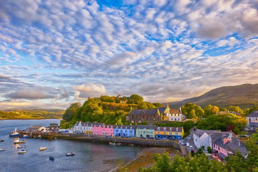 From Edinburgh: Outer Hebrides & Isle of Skye 6-Day Tour - Lewis history and beaches: Arnol Blackhouse and Dun Carloway