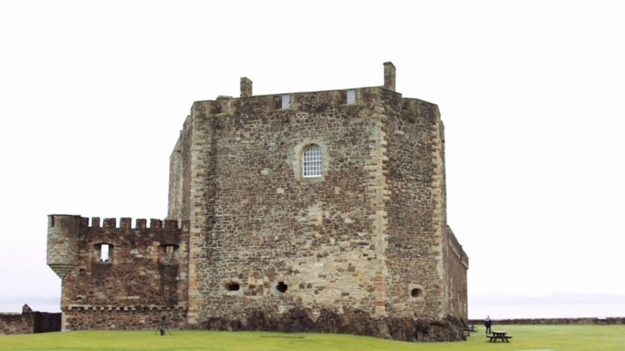 From Edinburgh: Outlander Full-Day Tour in Spanish - Callendar House (Calendar House): famous names and a key timing note