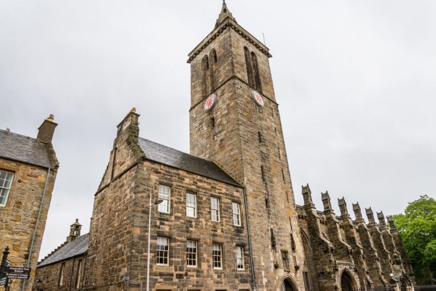 From Edinburgh: St Andrews & Fife's Fishing Villages - Falkland and the royal palace: charming streets and an Outlander trail