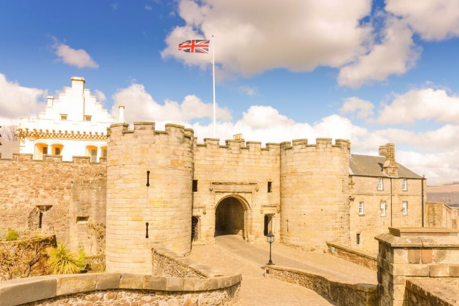 From Edinburgh: Stirling Castle, Loch Lomond & Whisky Tour - From Edinburgh to Glasgow: the day’s pacing and meeting points