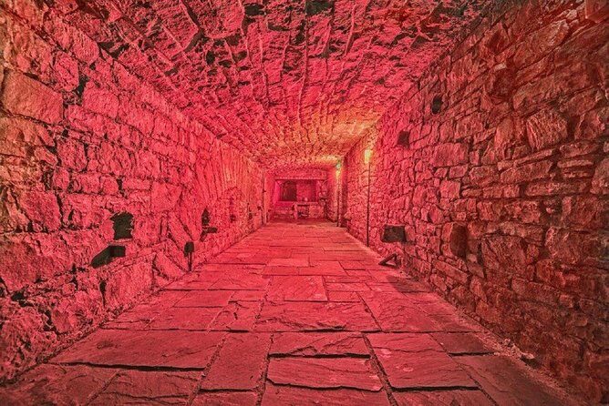 Ghost Tour in Spanish - Greyfriars Cemetery: where the stories gain weight