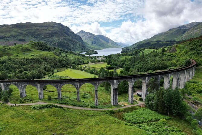 Glenfinnan, Glencoe and Scottish Highlands Day Tour - Meeting at Burns Monument and settling into the coach comfort