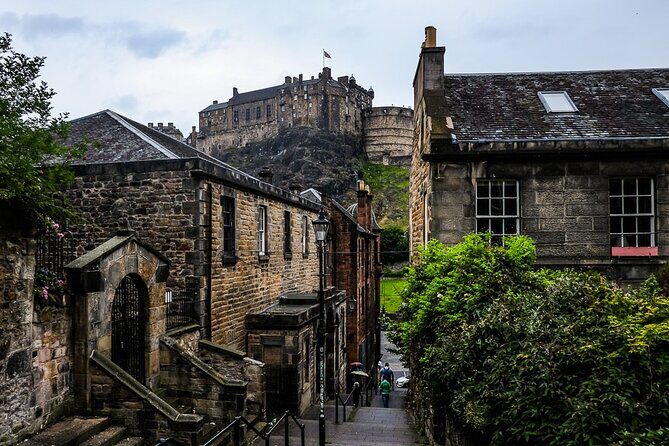 Guided 60-Minute Photography and sightseeing Tour in Edinburgh - Meeting at The Witches Well: the tour’s smart starting point