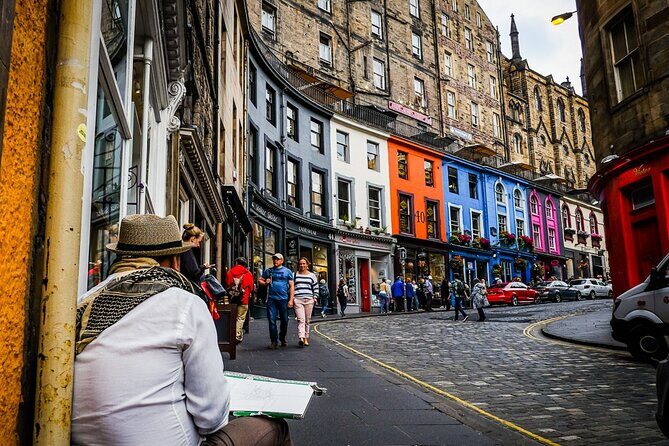 Guided 60-Minute Photography and sightseeing Tour in Edinburgh - Stop 1: Edinburgh Castle for framing and picture planning