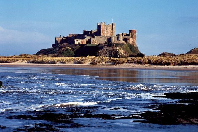 Harry Potter and English Castle Italian Tour Guide - Border views at Berwick-upon-Tweed: townspeople energy, castle focus