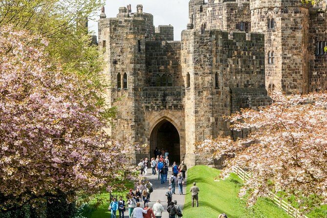 Harry Potter's Alnwick Castle and Scottish Borders Day Trip - Alnwick Castle: Hogwarts School Mode in 2.5 Hours