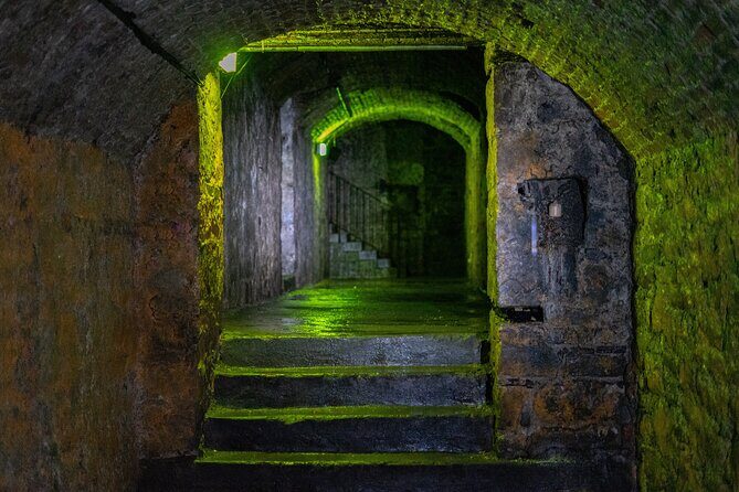 Haunted Vaults and Graveyard Walking Tour in Edinburgh - Why This Tour Works So Well at Night
