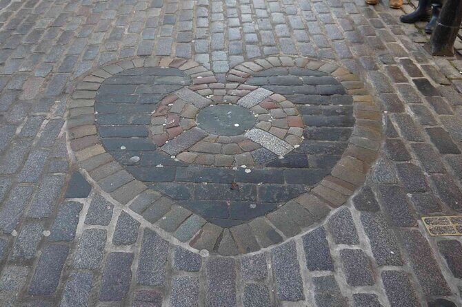 Highlights from the Royal Mile: A Self-Guided Audio Tour - Deacon Brodie: the gentleman robber side of Edinburgh