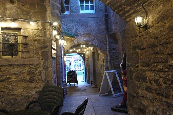 Highlights from the Royal Mile: A Self-Guided Audio Tour - Mercat Cross shadow stories: mob violence and 1600s punishments
