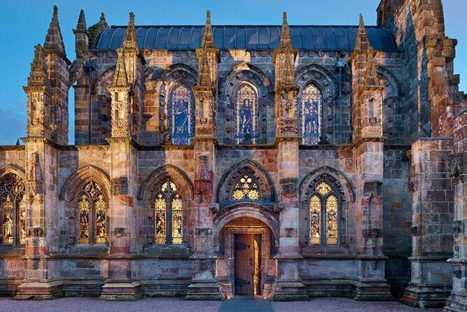Historic Edinburgh and Rosslyn Chapel Full-Day Private Tour in a Premium Minivan - Old Town and the closes: medieval Edinburgh feels close enough to touch