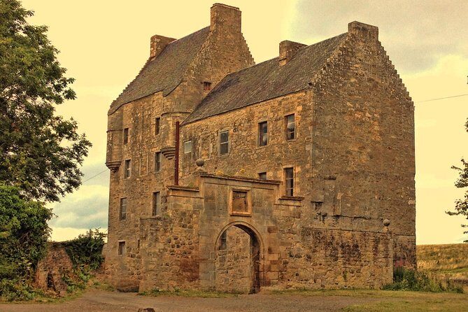 Jamie Fraser Outlander tour to Lallybroch tours Edinburgh - Stop 2: Midhope Castle as Lallybroch (about 1 hour)