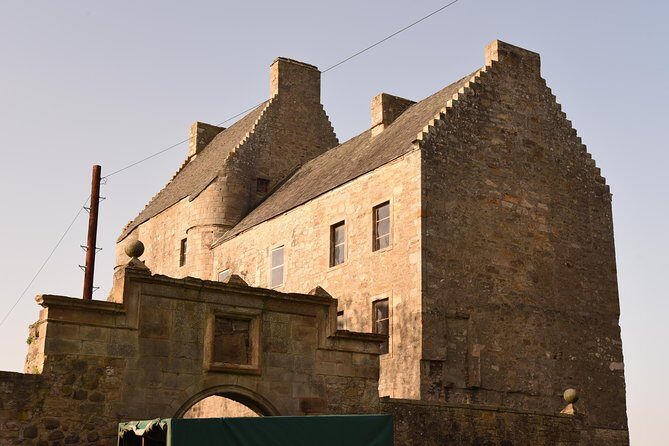 Jamie Fraser Outlander tour to Lallybroch tours Edinburgh - Stop 3: Linlithgow Palace and the Wentworth Prison connection (about 1 hour)