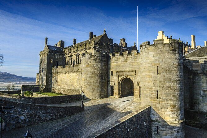 Loch Lomond National Park, Stirling Castle and the Kelpies Tour - Balloch on Loch Lomond: Cruise Time or Country-Park Time