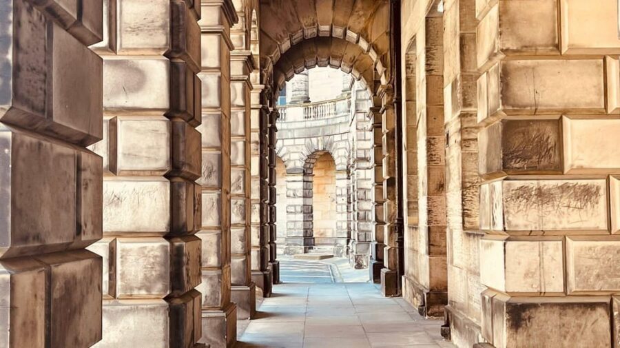 Magical Edinburgh Walking Tour - What to bring so you enjoy the walk